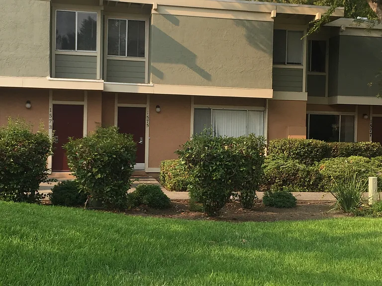 1575 Drake Dr — Photo 11
