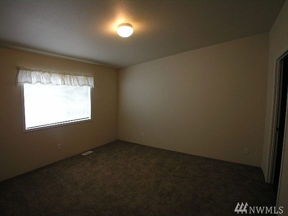 5th image of 2327 108th St E