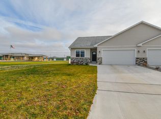 872 Red Hawk Dr, Pulaski, WI 54162