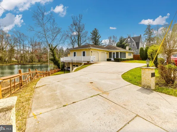 227 Meadow Ln, Woodbury, NJ 08096