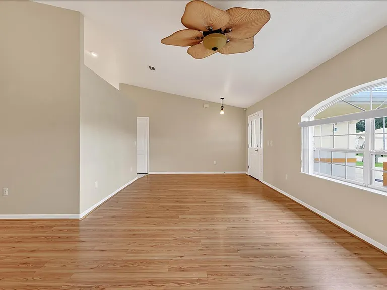 28 Princeton Ln — Photo 23