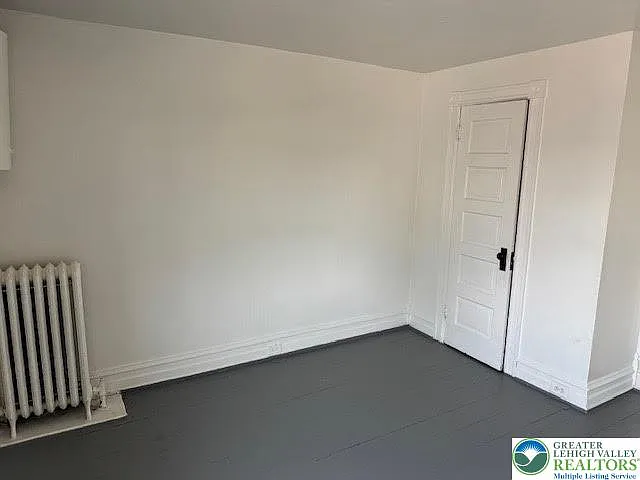 208 Ridge Ave — Photo 12