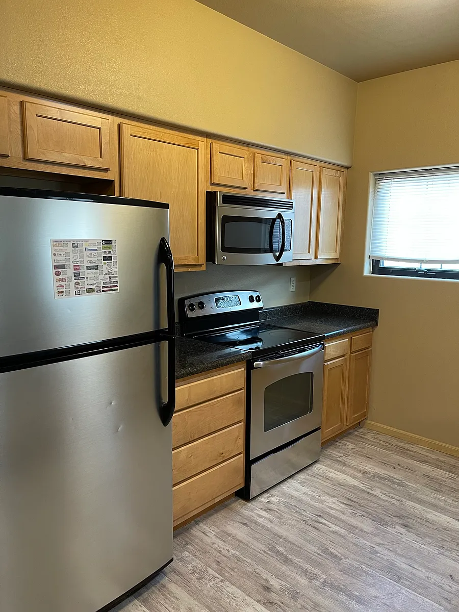 Building Photo - 404 S Johnson St #7