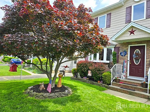 2nd image of 544 Edgeworth St
