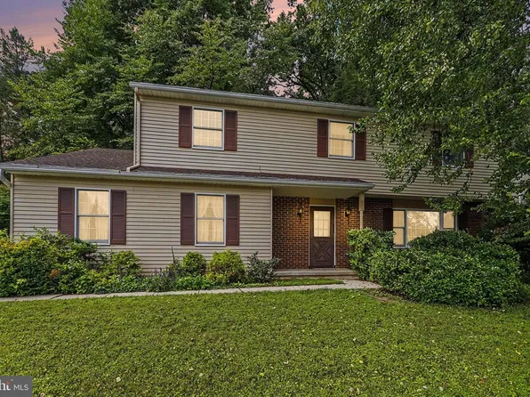 621 Ensminger Dr, York, PA 17407