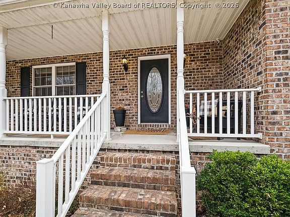 3rd image of 601 Valley Dr