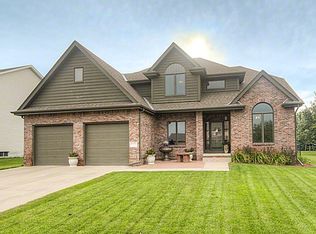 8137 S 93rd St, La Vista, NE 68128