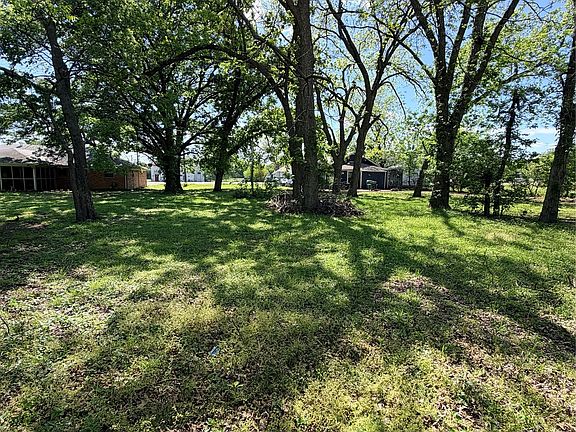 5th image of 202 S Dallas St