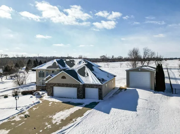 3705 N Harvest View Dr, Janesville, WI 53548