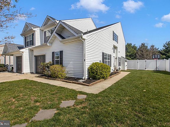 2nd image of 422 Worchester Dr
