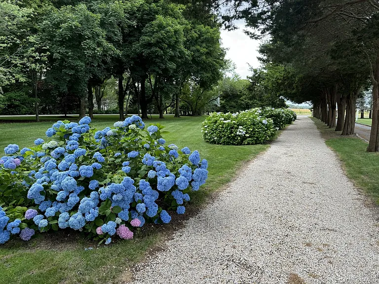 1429 Peconic Bay Blvd — Photo 31