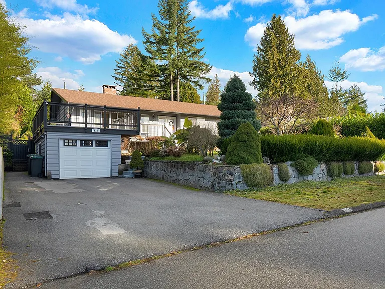 638 Elstree Pl — Photo 2