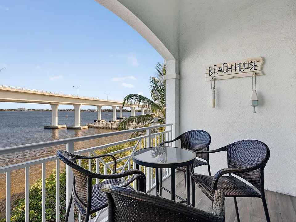 415 NW Flagler Ave #403