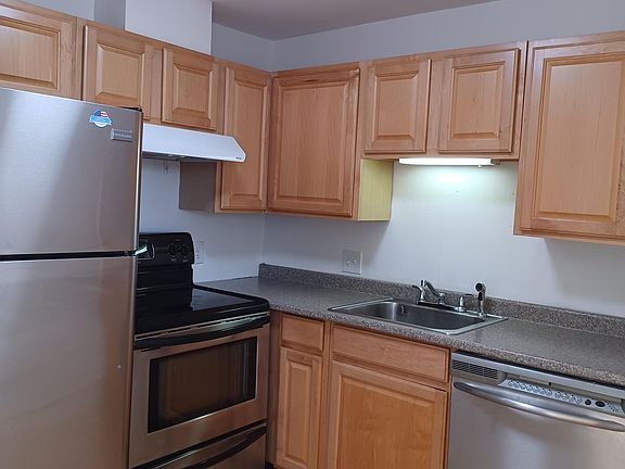 3rd image of 8 Tara Dr Unit 2
