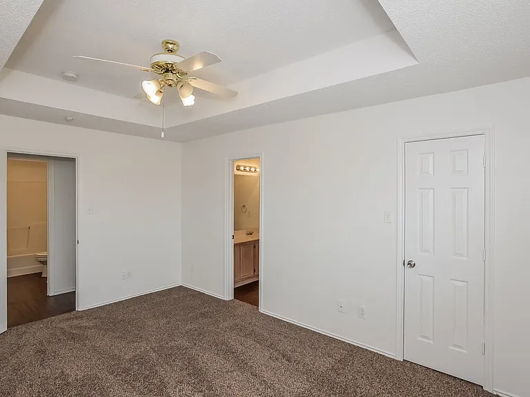 1349 Meadow Creek Dr — Photo 7