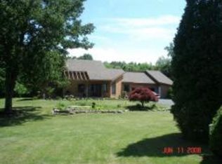 53 Countryside Rd, Columbia, NJ 07832