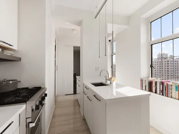 405 West 23rd Street image 4 of 8