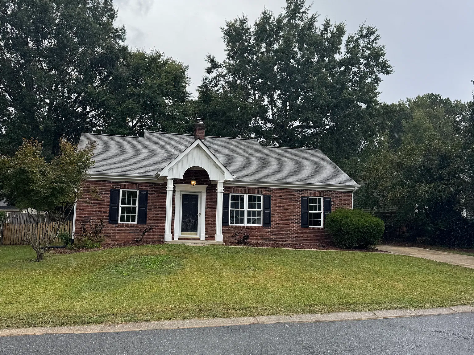 3 bed, 1224 sqft, $1,950 — Photo 2