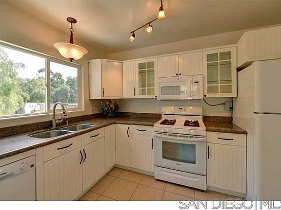 2nd image of 3418 Menlo Ave