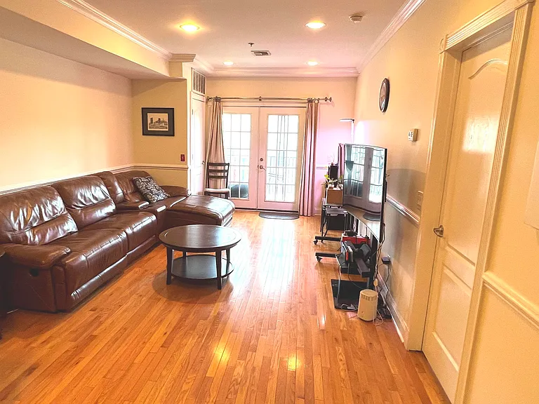 719 Monroe St #3 — Photo 2