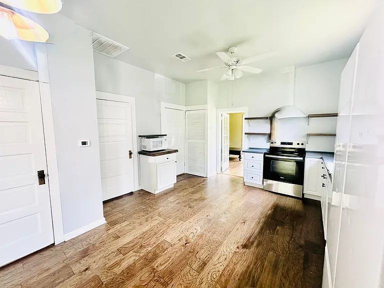 1731 Walnut St — Photo 5