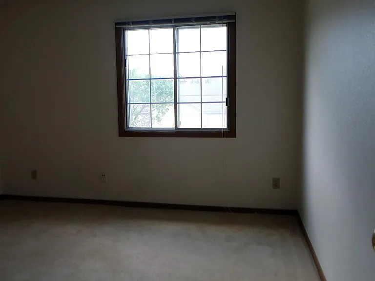 S75W16830 Gregory Dr #F — Photo 6