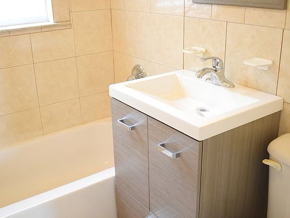 3rd image of 21-25 24th St #2F
