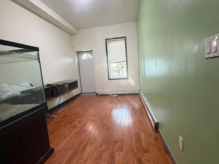 Bay 50 St — Photo 4