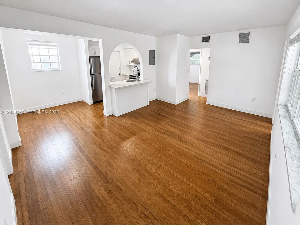 1561 West Ave #2