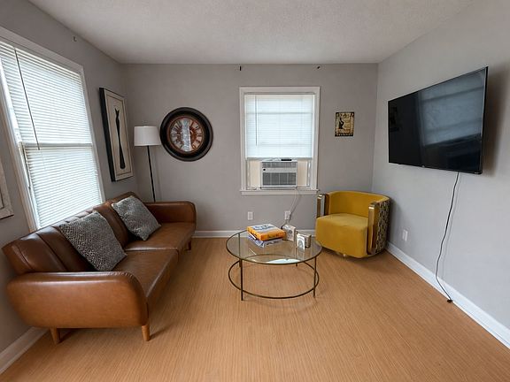 5th image of 316 Skyland Ave #2