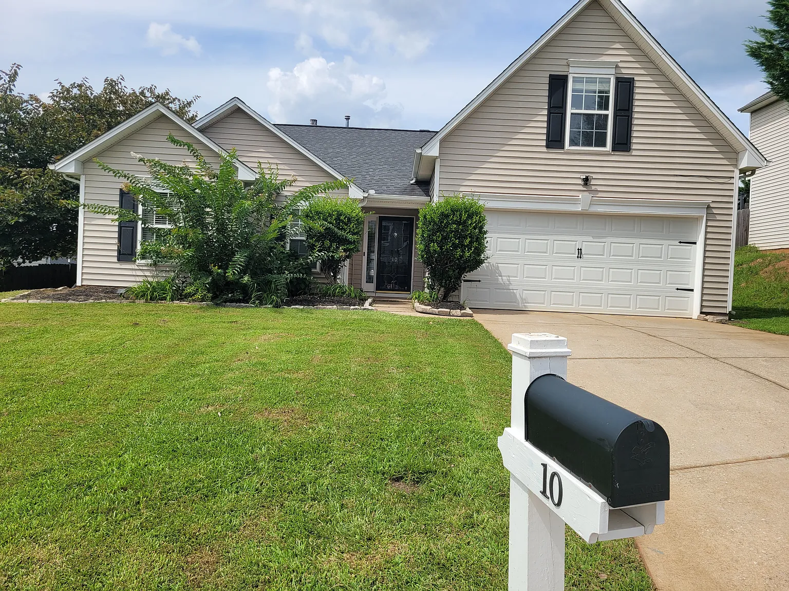 3 bed, 1564 sqft, $1,995 — Photo 1