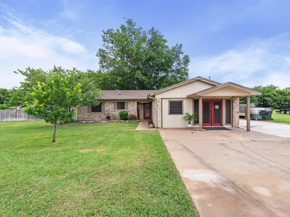 2015 Roberts Dr, Granbury, TX 76048