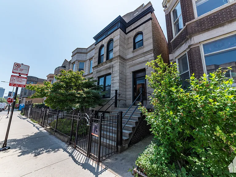 907 W Addison St #2 — Photo 2