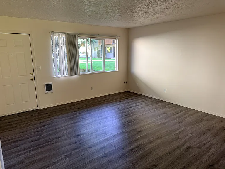 #245 VILLAGE GREEN APTS — Photo 5