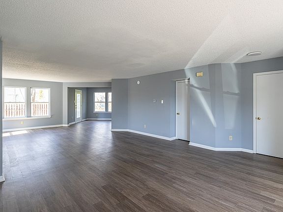 3rd image of 339 Sunbeam Ln