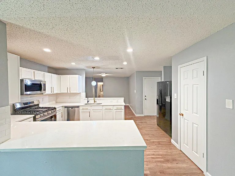 1302 Whitegate — Photo 7