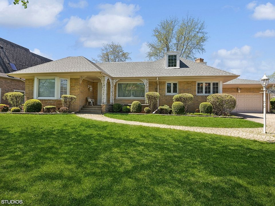 1st image of 6742 N Leroy Ave