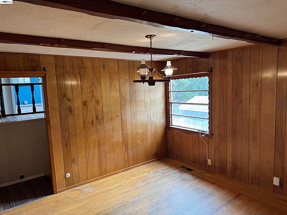 5th image of 144 Viewmont Ave