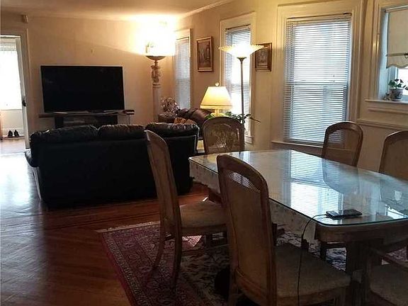 3rd image of 8217 Grenfell St