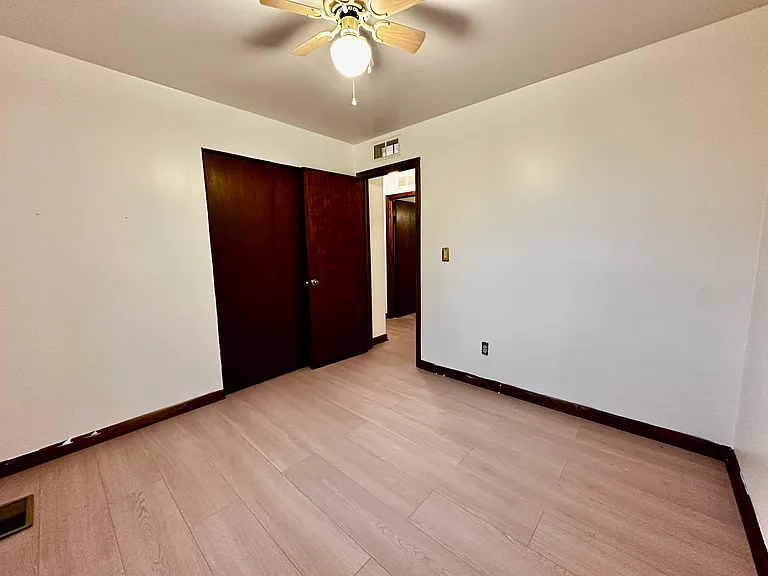 1585 Berkshire St — Photo 7