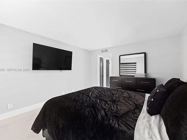 2302 S Cypress Bend Dr #306 — Photo 10