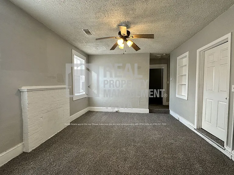 1596 Burton Ave — Photo 3