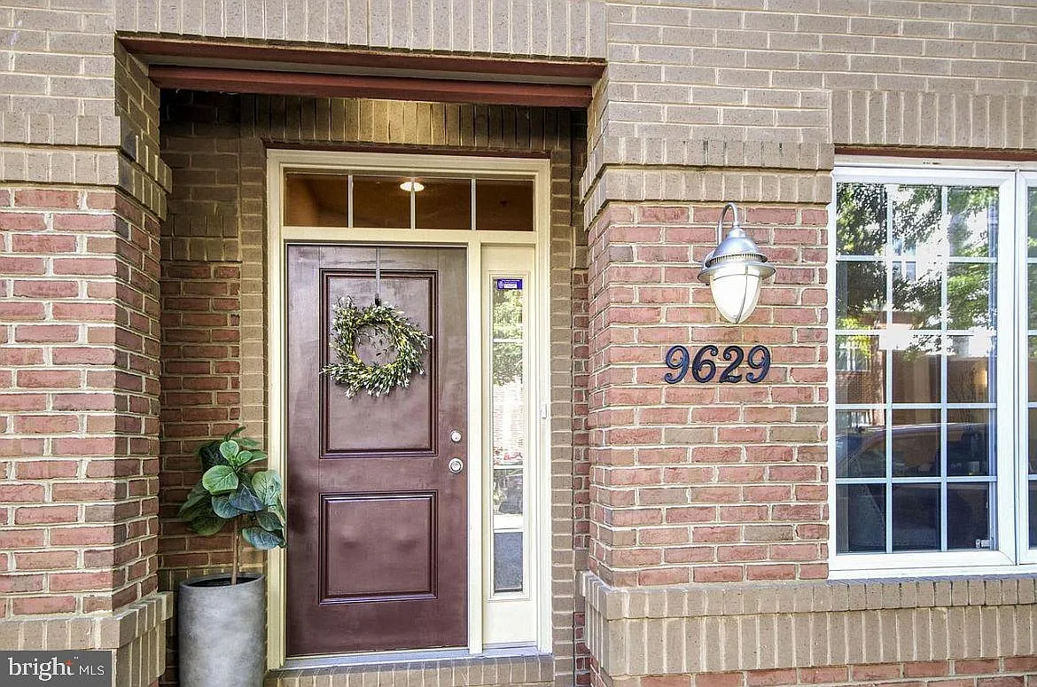 3 bed, 4.5 bath, 3182 sqft, $3,800 — Photo 2