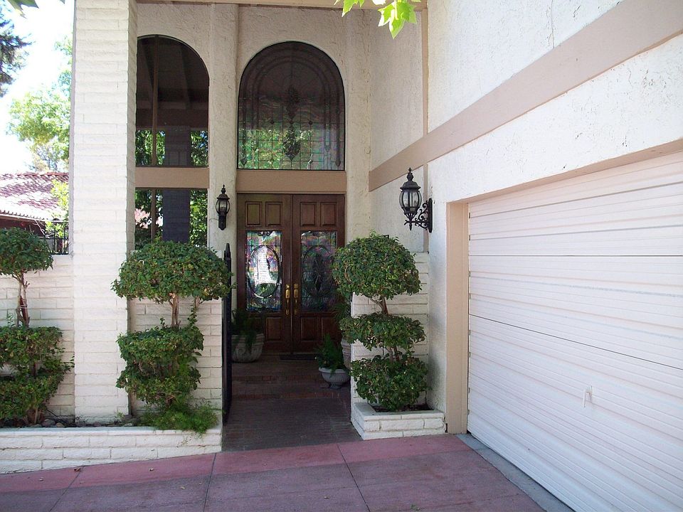 A Builder's Showcase...Lots of Old World Charm