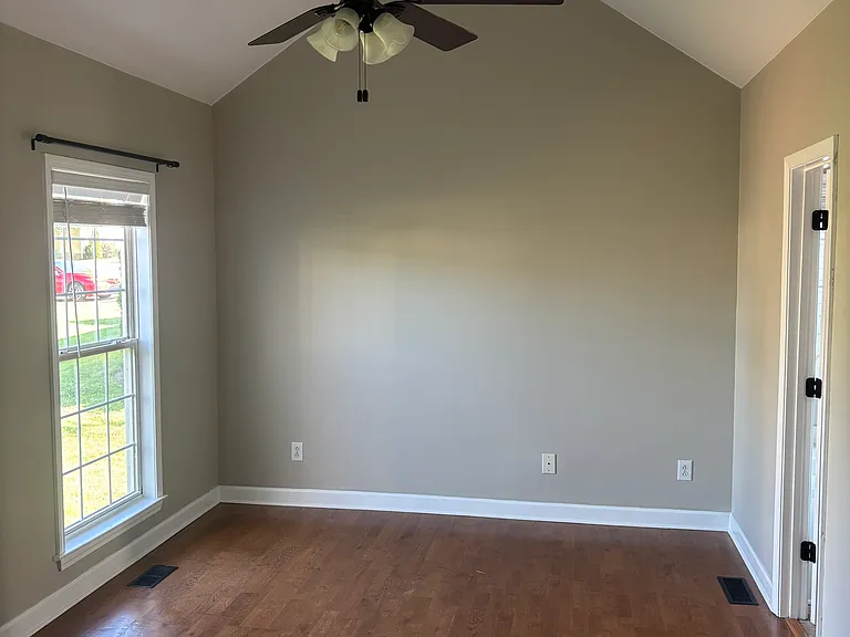 2844 Scoville Ln — Photo 9