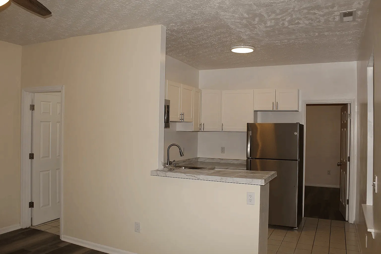 2 bed, 915 sqft, $1,000 — Photo 4