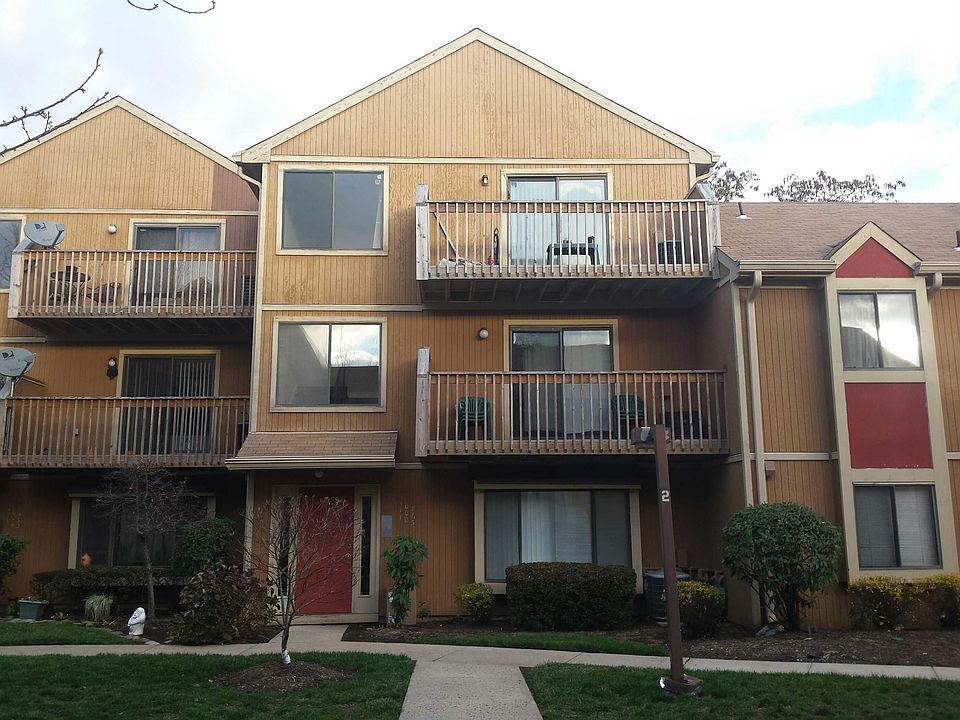 1st image of 165-105 Essex Ave