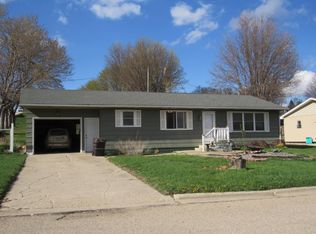 420 Carlton Ave, Chandler, MN 56122