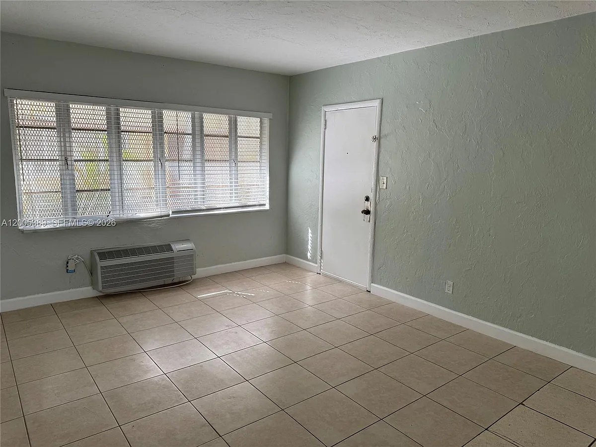 Building Photo - 7633 Dickens Ave #2