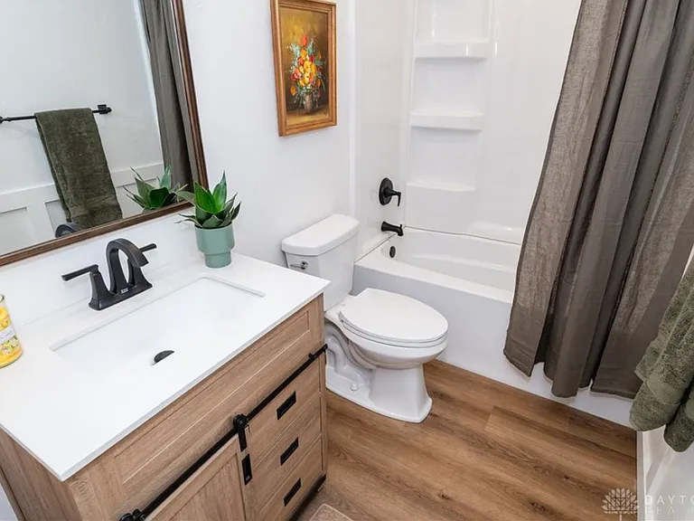457 Marchmont Dr — Photo 16